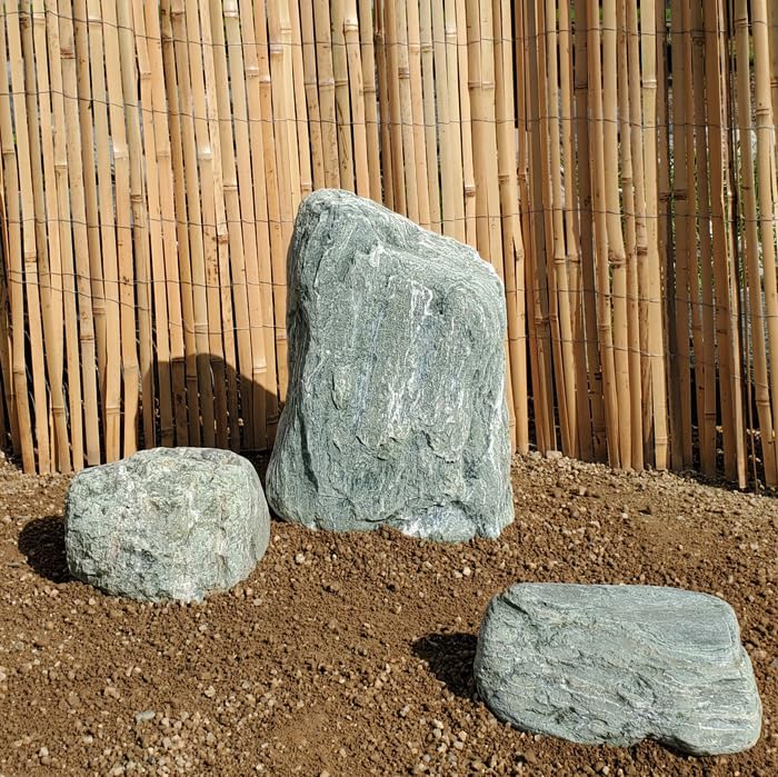 阿波の青石 日本庭園 庭石 庭園資材 盆栽 銘石 うぶ石 希少材 40kg 阿波の青石 日本庭園 庭石 庭園資材 盆栽 銘石 うぶ石 希少材 40kg